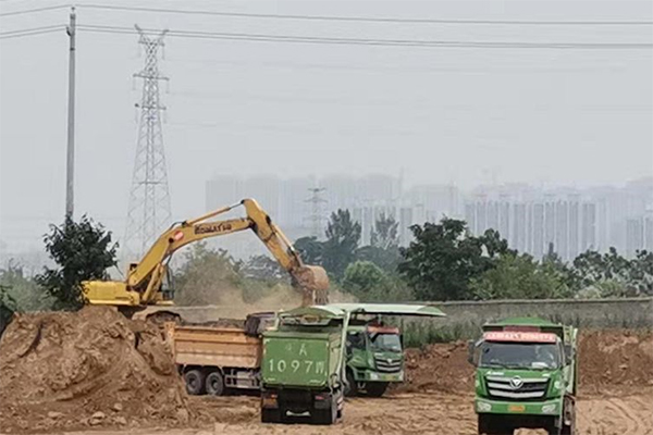 2019年建筑工地環(huán)保問題曝光 鞏義多家工地作業(yè)無降塵措施